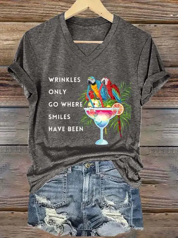 V-Neck Retro Wrinkles Only Go Where Smiles Have Been Print T-Shirt