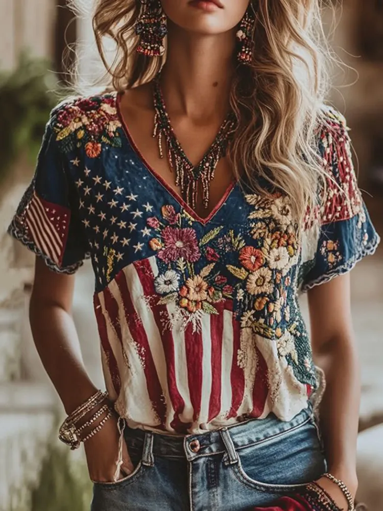 Women's Independence Day Floral And Stripes Art Design T-shirt