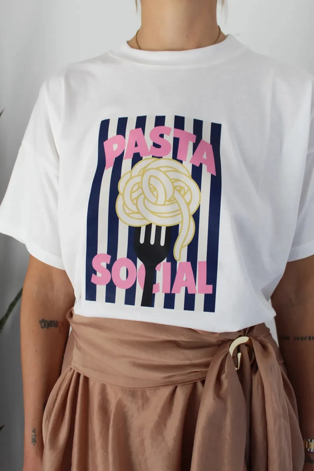 Graphic Crewneck Cotton Tee Look