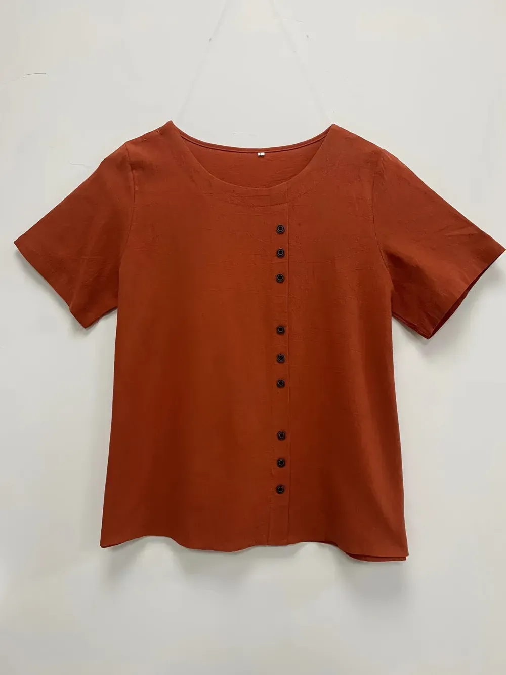 Plus Size Solid Button Decor Short Sleeve T-shirt, Women's Plus Casual Round Neck Tee