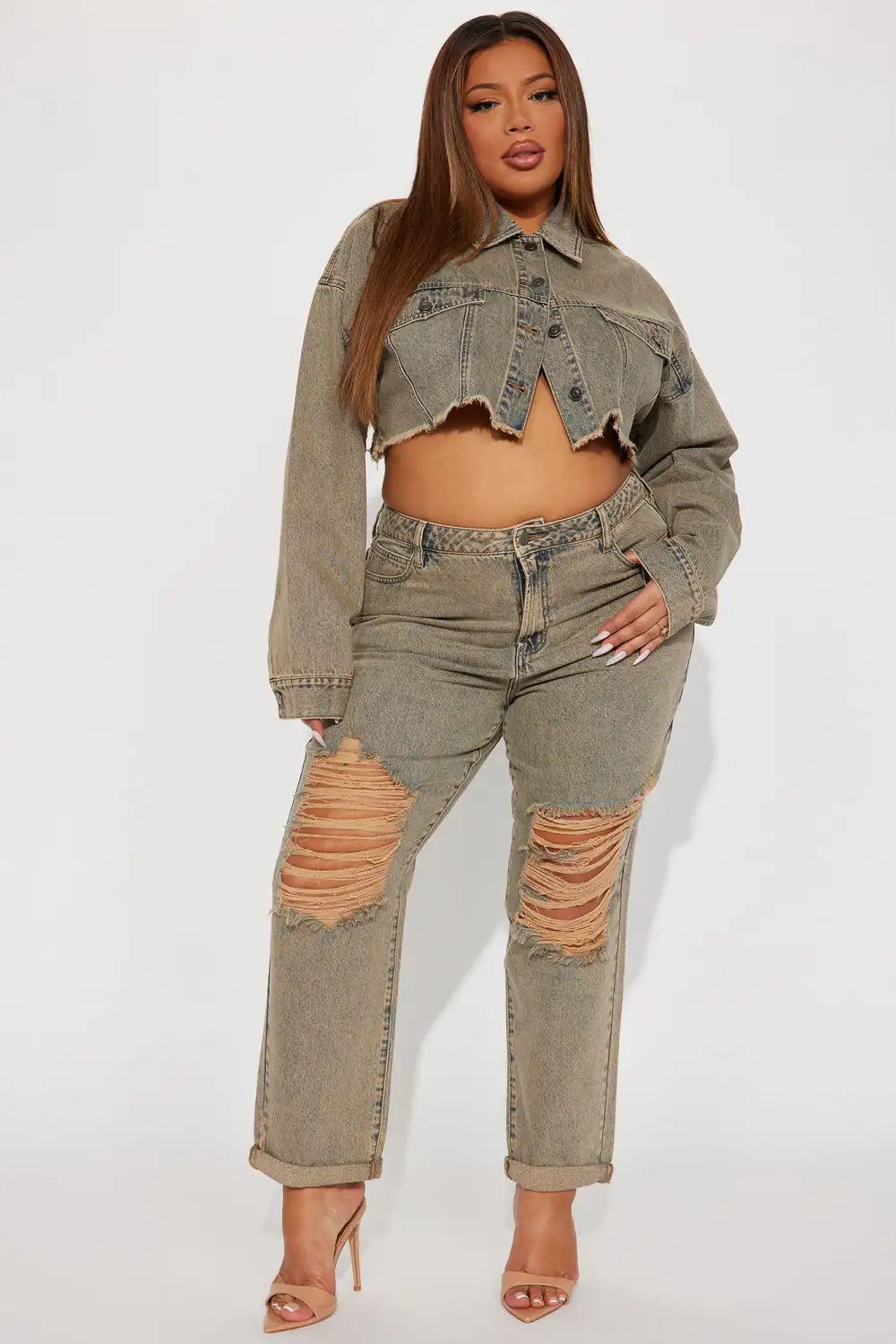 Sahara Tinted Ripped Mom Jean - Medium Wash