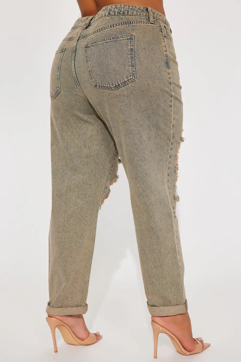 Sahara Tinted Ripped Mom Jean - Medium Wash