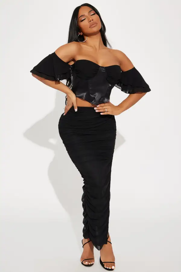 Focusing On Myself Corset Top - Black