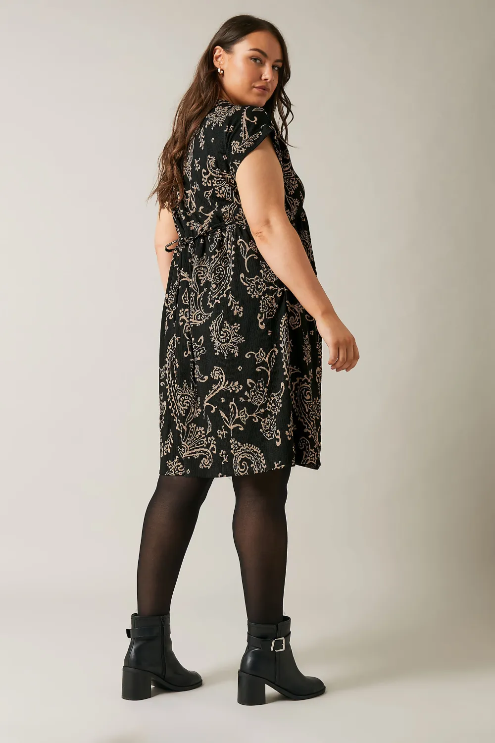 EVANS Curve Black Paisley Print Crepe Midi Dress