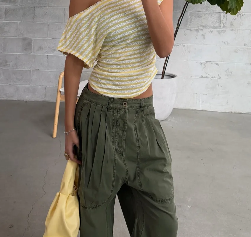 Off-Shoulder Fitted Knit Top