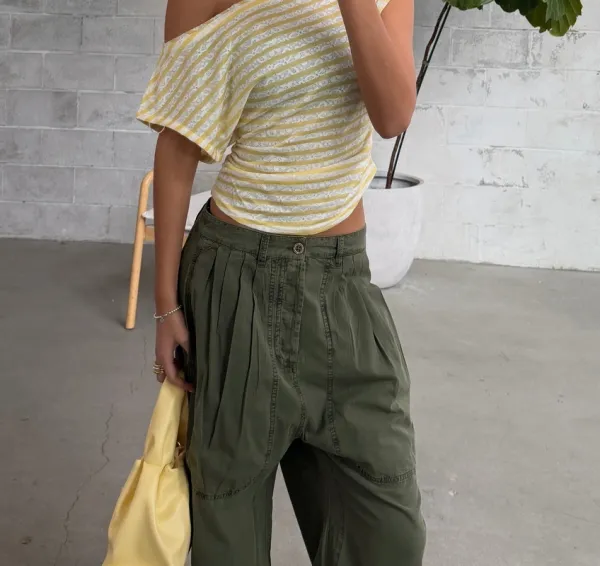Off-Shoulder Fitted Knit Top