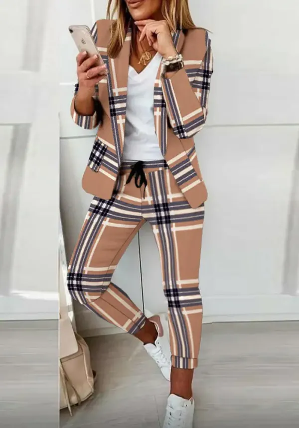 Blazer com estampa xadrez e conjunto de calça com cordão