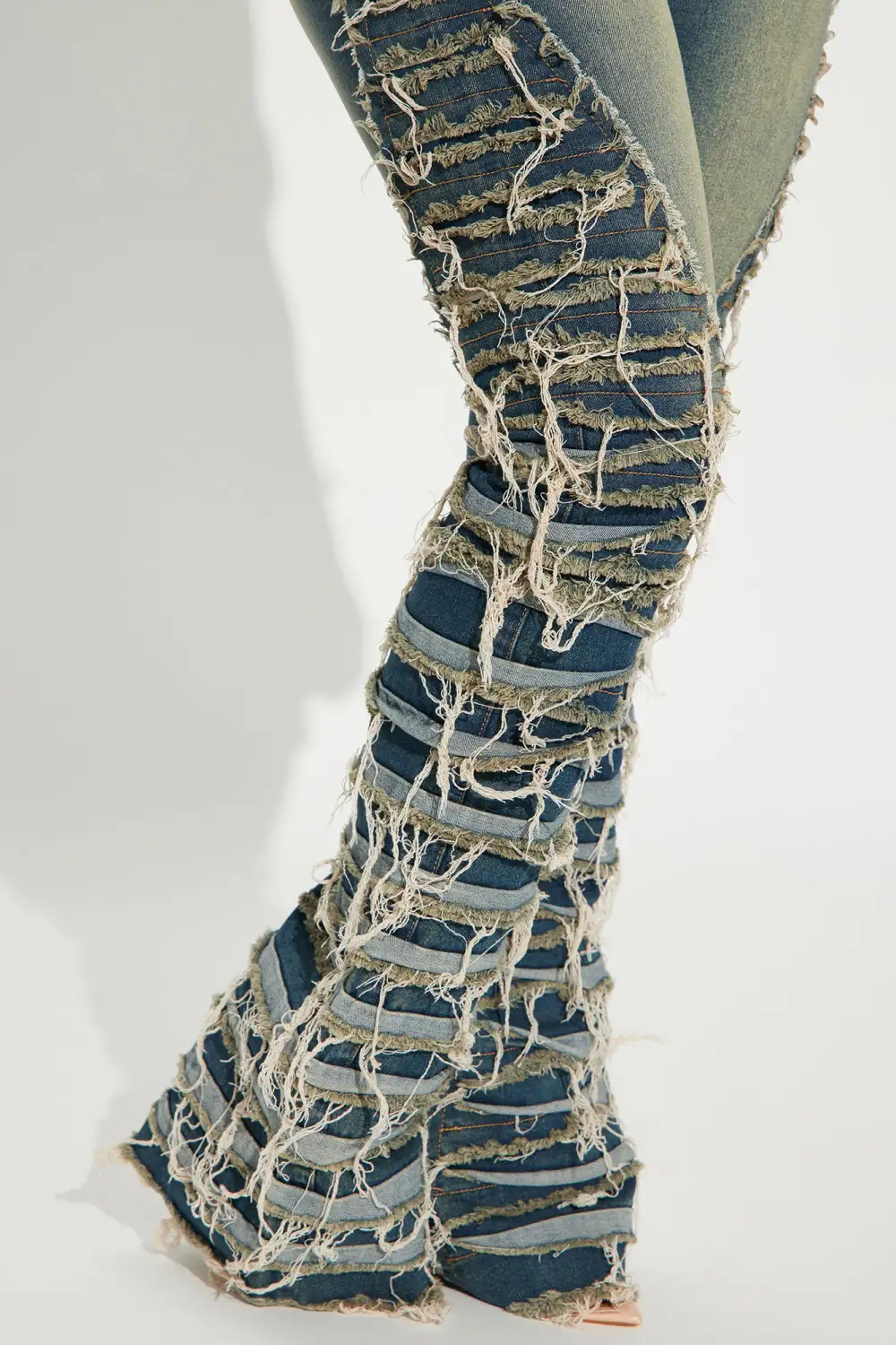 Feeling Brand New Tinted Flare Jeans - Medium Wash