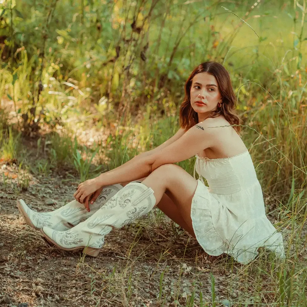 Aurelia - Creamy White