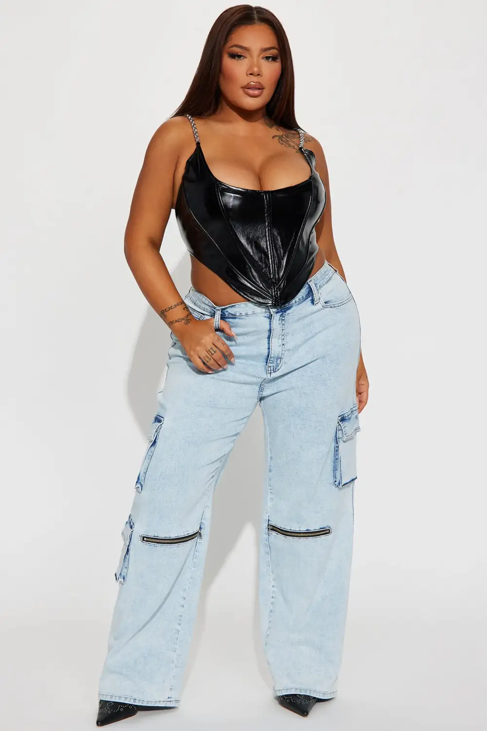 Eyes On The Prize Low Stretch Cargo Jeans - Light Wash