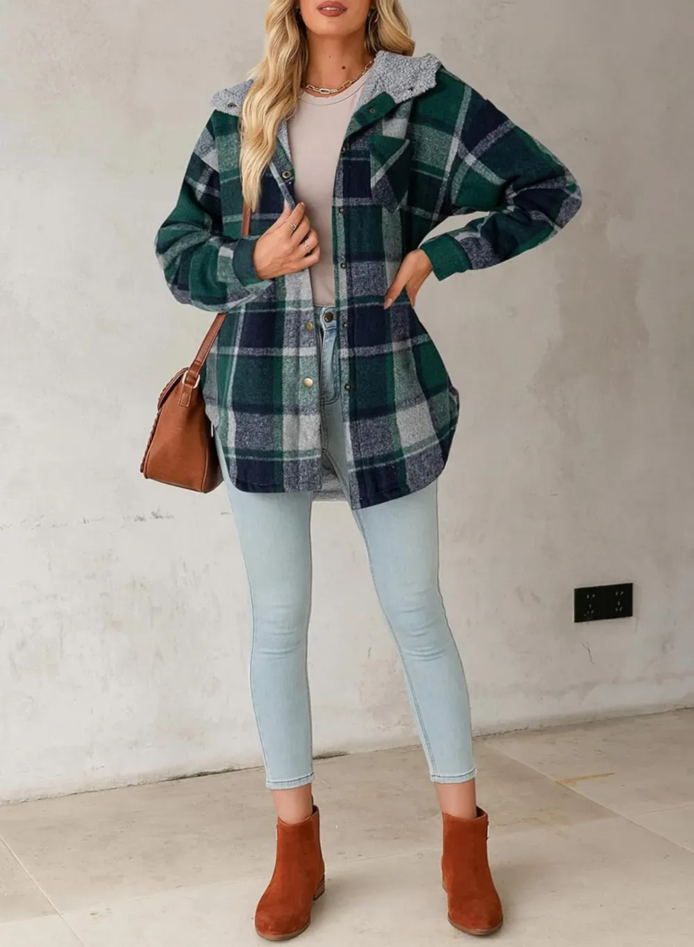 Women's Flannel Hooded Plaid 2025 Shacket Thick Coat Winter Coat for Warmth Button down Warm and Fuzzy Fleece Jacket