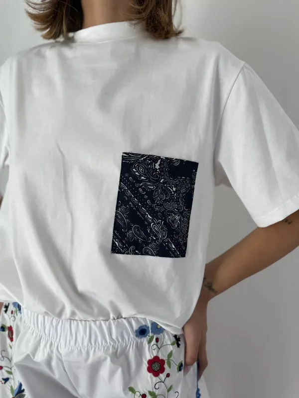 Rounded Hem Pocket Detail Crew Tee Silhouette